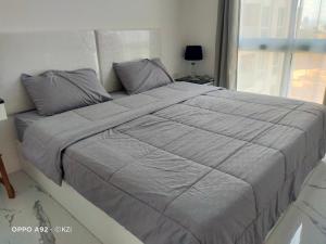 Postel nebo postele na pokoji v ubytování The Empire Tower Pattaya KZi820 + 20 fotografií