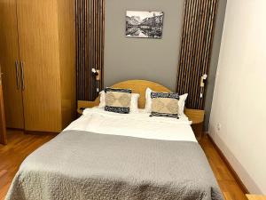 Postel nebo postele na pokoji v ubytování 5th Forest Villa – Family Retreat, Garden & BBQ