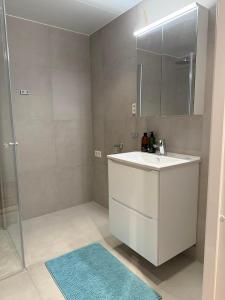 Ένα μπάνιο στο AURORA +28 φωτογραφίες