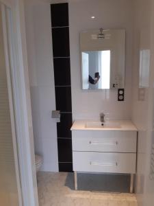 Et badeværelse på Beau studio rénové proche gare - 6