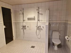 Ένα μπάνιο στο Luxury apartment on the riverside In Rovaniemi