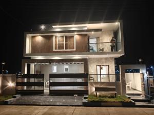 Budova, kde se vila nachází + 17 fotografií