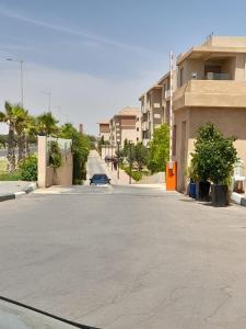 an empty street in front of a building at La Perla de Marrakech Appart de Luxe in Marrakech +20 photos