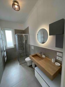 Koupelna v ubytování Private accommodation with large terrace in Salento