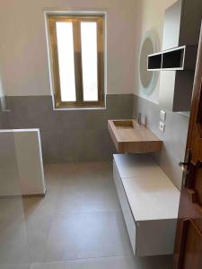 Koupelna v ubytování Private accommodation with large terrace in Salento + 17 fotografií