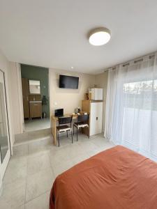 Fotografie z fotogalerie ubytování Chambre climatisée et salle de bain privatives, parking v destinaci Lisle-sur-Tarn