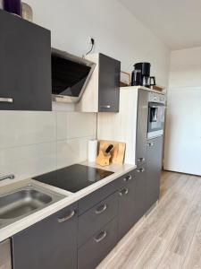 Kuchyň nebo kuchyňský kout v ubytování Schöne 3-Zimmer Wohnung im Herzen von Wuppertal + 5 fotografií