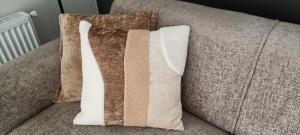 Χώρος καθιστικού στο FEAN nature lodge, luxe verblijf met 4 fietsen en prachtig uitzicht over de landerijen, nabij natuurgebieden Drents Friese Wold, Fochterloërveen en gevangenisdorp Veenhuizen