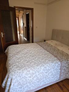 Postel nebo postele na pokoji v ubytování Quiet apartment