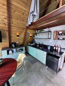 Kuchyň nebo kuchyňský kout v ubytování Chalés Mirante da Serra PB