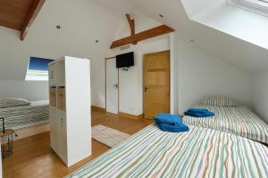 En eller flere senge i et værelse på La Cidrerie, havre entre campagne et océan