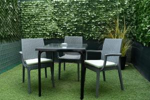 Zahrada ubytování Anesis Airport rooms 204