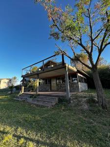 Budova, kde se chata nachází