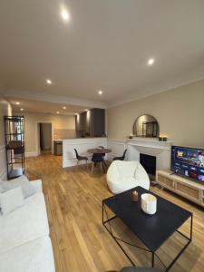 a living room with a white couch and a table at La Suite Haussman in Guéret
