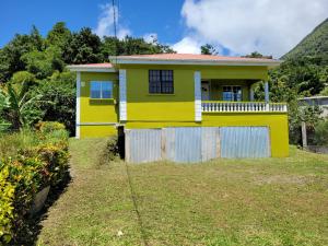 Το κτήριο όπου στεγάζεται  το δωμάτιο σε οικογενειακή κατοικία