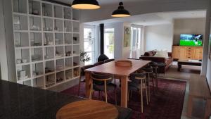 Et tv og/eller underholdning på 6 on Krisant-Durbanville