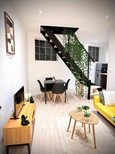a living room with a yellow couch and a table at Écrin de Roye in Roye +16 photos