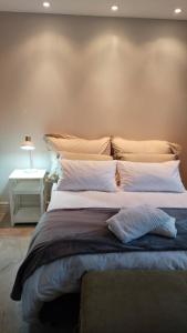 En eller flere senge i et værelse på 6 on Krisant-Durbanville