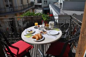 Jídlo v hostelu nebo okolí