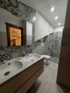 Et badeværelse på Giardino d'Estate - Villa con piscina + 59 billeder