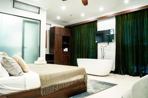 Μια τηλεόραση ή/και κέντρο ψυχαγωγίας στο Diamond Light Hotel