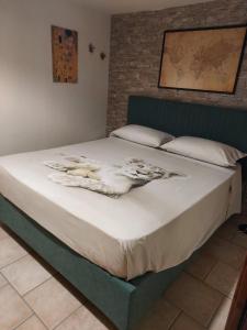 En eller flere senge i et værelse på Giardino d'Estate - Villa con piscina