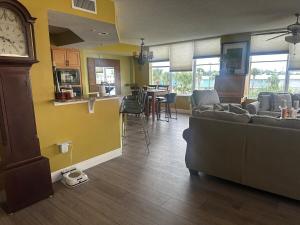 Гостиная зона в Luxurious & spacious oceanfront condo