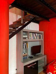 Η βιβλιοθήκη του διαμερίσματος +3 φωτογραφίες