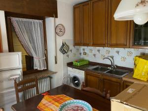 Η κουζίνα ή μικρή κουζίνα στο Anna