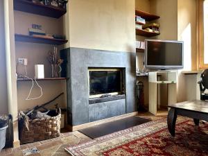 Телевизор и/или развлекательный центр в La Stellata - Casale Toscano Luxury con piscina