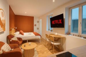 Μια τηλεόραση ή/και κέντρο ψυχαγωγίας στο Le Bali Mâconnais Cozy - Station - 2 people