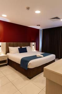 Ένα ή περισσότερα κρεβάτια σε δωμάτιο στο al AMER palace hotel by al Jamal +3 φωτογραφίες