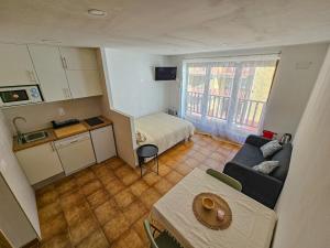 a small living room with a couch and a bed at Kyra-Apartaments FronteraBL HUT2-6074 in Pas de la Casa