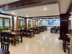 Restaurace v ubytování Pensiunea Turistică Octavian + 19 fotografií