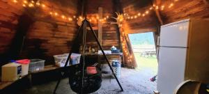 Nhà bếp/bếp nhỏ tại Cozy little log cabin, dog allowed, sauna