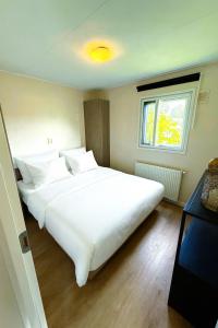 En eller flere senge i et værelse på HARMONY - peace and space