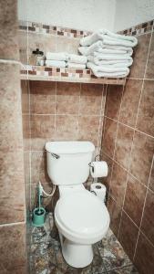 Ένα μπάνιο στο Updated Designer Bungalow