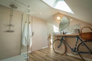 Koupelna v ubytování Le Bon Temps, pour une douce parenthèse