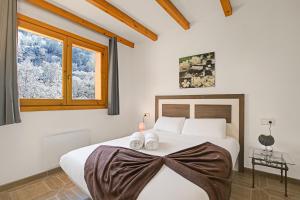 En eller flere senge i et værelse på El Tarter Spacious Ski Apartment - Happy Rentals