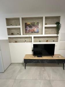 TV a/nebo společenská místnost v ubytování Eilat,gargir anhalim