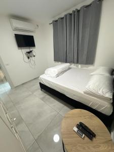 Postel nebo postele na pokoji v ubytování Eilat,gargir anhalim