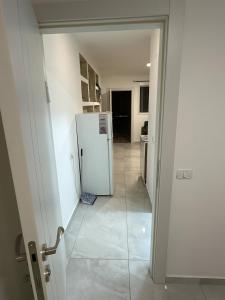 Kuchyň nebo kuchyňský kout v ubytování Eilat,gargir anhalim