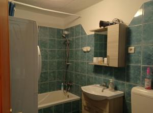 Ένα μπάνιο στο Tokaj-Wine Guesthouse and Spa +49 φωτογραφίες