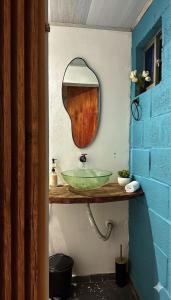 Un baño de Cabañas COVEÑA-TOLU