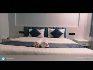 Ένα ή περισσότερα κρεβάτια σε δωμάτιο στο Redstone retreat varsoli,alibag