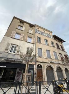 Το κτήριο όπου στεγάζεται  το διαμέρισμα