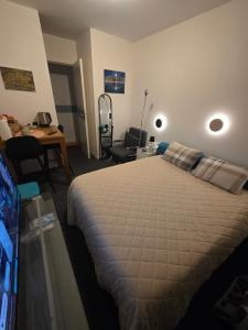 Postel nebo postele na pokoji v ubytování Chambre privée avec Clé