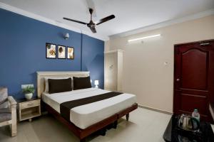 Postel nebo postele na pokoji v ubytování Hotel O ANNAPURNA RESIDENCY