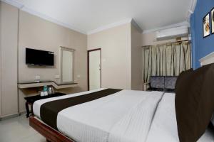 Postel nebo postele na pokoji v ubytování Hotel O ANNAPURNA RESIDENCY