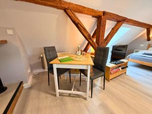 a dining room with a table and chairs and a bed at Gasthaus Bomsdorf - ruhige Lage, free WLAN & Parken, Self Check-In, Smart-TV in Bomsdorf